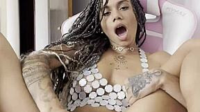 Essa Princesinha Adora Gozar Com O Brinquedinho Dentro Da Buceta