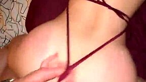 Nabo knuller meg hardt mens mannen ser på!