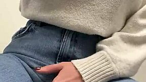 Momento veloce in ufficio dal dottore al lavoro, con paziente che ha una liberazione improvvisa all'aperto.