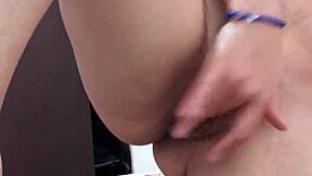 Chica Colombiana Teasingly Masturbates Her Vagina In Fetish Video