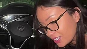 era só uma carona mas a asiática gostosa fode sem camisinha com uber safado