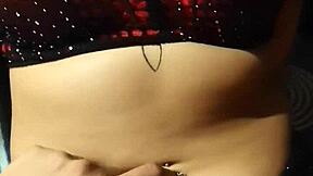 아름다운 라티나 커플과 배꼽에서 오르가즘 경험