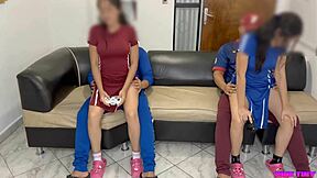 감정적인 여친 친구와 JAV 커클드 씬에서 스왑