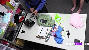 클로에 로즈가 비키니 훔쳐서 흥분한 도둑한테 세게 벌받아