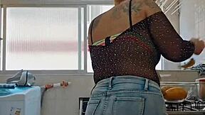 Live show with shorts stuffed in ass for intriguing anal play