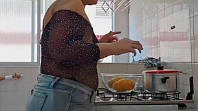 Live show with shorts stuffed in ass for intriguing anal play