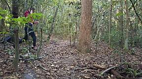 Orang Asing Bertemu Saya Bogel Di Hutan