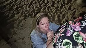 Arrombei A Putinha De Noite Na Praia, Lambendo E Fodendo