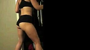 white girl shaking fit booty twerk.