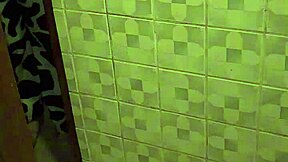 Encuentro Las Tangas De Mi Madrastra En El Ba�o Y Me Encuentran Con Las Manos En La Paja