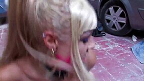 Mehanik pravi: Popravil sem ti avto, zdaj mi daj anal.