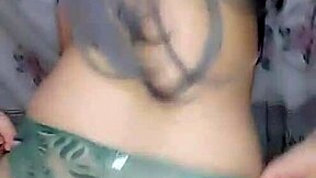 زوجة عربية ملفتة، هل هذه المؤخرة الساخنة تتوسل المزيد؟