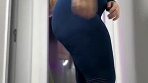 Latina shows big butt in tight leggings