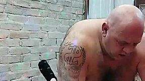 Novinha asks for cum inside her belly from bodybuilder.