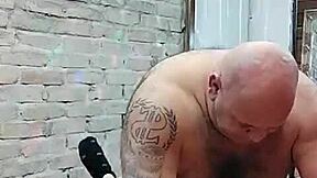 Novinha asks for cum inside her belly from bodybuilder.