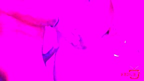 neg�o safado entrou no meu banho e me comeu com sua m�o grande?