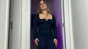 Latina shows big butt in tight leggings