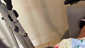 Brat, tvoja punca je tukaj v moji bari, dala mi je jebat