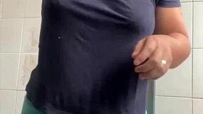 Pamer pamerkan pepek besar dan tanya kalau kau jilat atau jijik