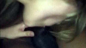 Neverovatna milf vara muža i štrca na velikom crnom kurcu