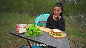 배고픈 놈 샌드위치 대신 거대 자지 거래 POV