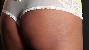 Oh Wow, Hungarian Ebony Babe Amina Malakona Reveals Her Shaved Pussy!