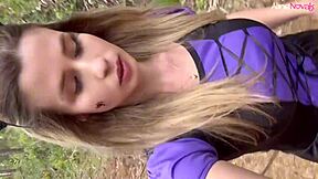 Ξανθιά Μπέιμπι Χάνεται στο Δάσος και Κάνει το Δικό Της Πάρτι Χαλλουίν με το Γάλα των Ξυλοκόπων - Αλάιν Νόβακ!