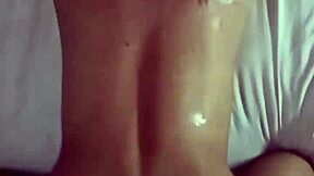 Hon älskar stor kuk i doggystyle-ställning