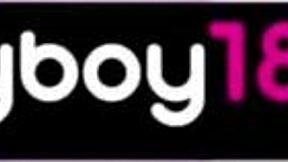 Oh Wow, Hungarian Ebony Babe Amina Malakona Reveals Her Shaved Pussy!