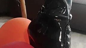 Watch Veve Pop Balloons In Latex Stockings!