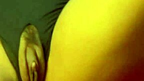 i offer my lil ass for my first anal, im 18, red rose