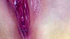 esposa tocando uma siririca gostosa