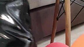 Watch Veve Pop Balloons In Latex Stockings!