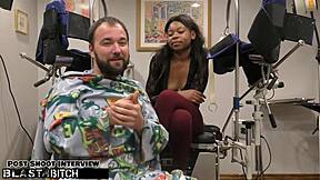 η ανήμπορη καυτή Minnie Rose παίρνει στο πρόσωπο γαμάτο!