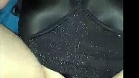 se corre a chorros mi suegra cuando le meto mi polla enorme en la casa de mi novia milf pussy