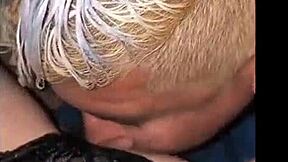 se corre a chorros mi suegra cuando le meto mi polla enorme en la casa de mi novia milf pussy