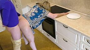 Can you believe this mature milf's ass impaled on her penis?