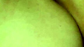 אני ממש משוגע על התחת הברזילאי החם הזה, הוא כל כך עסיסי ועגול, אני רוצה להרביץ לו חזק כל יום, אבל אני רועד מהתרגשות, אוהו, הלב שלי דוהר כמו משוגע