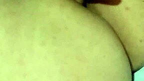 このホットなブラジリアンアスに完全にハマってる、ジューシーで丸くて毎日スパンキングしたいけど興奮で震えてるよ、ドキドキしちゃう