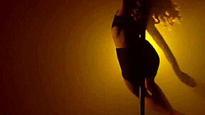 Pole dance strip tease dan�a sensual