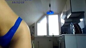 Sexydea flaunts her big ass and cute feet.