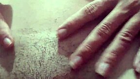 Essa Puta Novinha De Peitinhos Pequenos Sai Na Rua Usando Um Short Sem Calcinha Veja Como A Buceta Dela Est� Peludinha