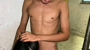 Le Ordeño Sus Grandes Tetas A Mi Hijastro Y Le Follo Su Coño