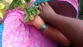 Indian beauty aunty shows boobs in porn video