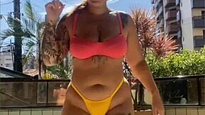 Redhead with swollen pussy flashes live on exhibitionist stream!