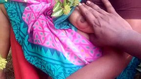 Indian beauty aunty shows boobs in porn video