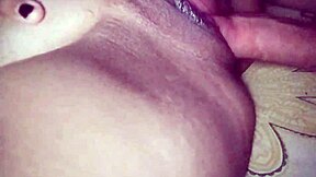 ele ficou me tocando e não resistiu colou o pau em mim