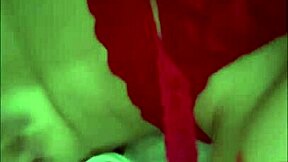 Que rico se masturba rossmexicana con sus medias rojas