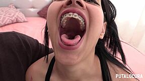 Putalocura - la colombiana lia ponce traga mucha lefa y hace squirt en mamadas extremas
