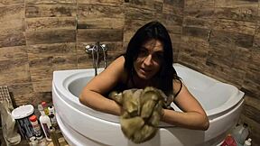 Milfycalla Engages In Pee Play In Bathtub With Fur Coat And Pantyhose